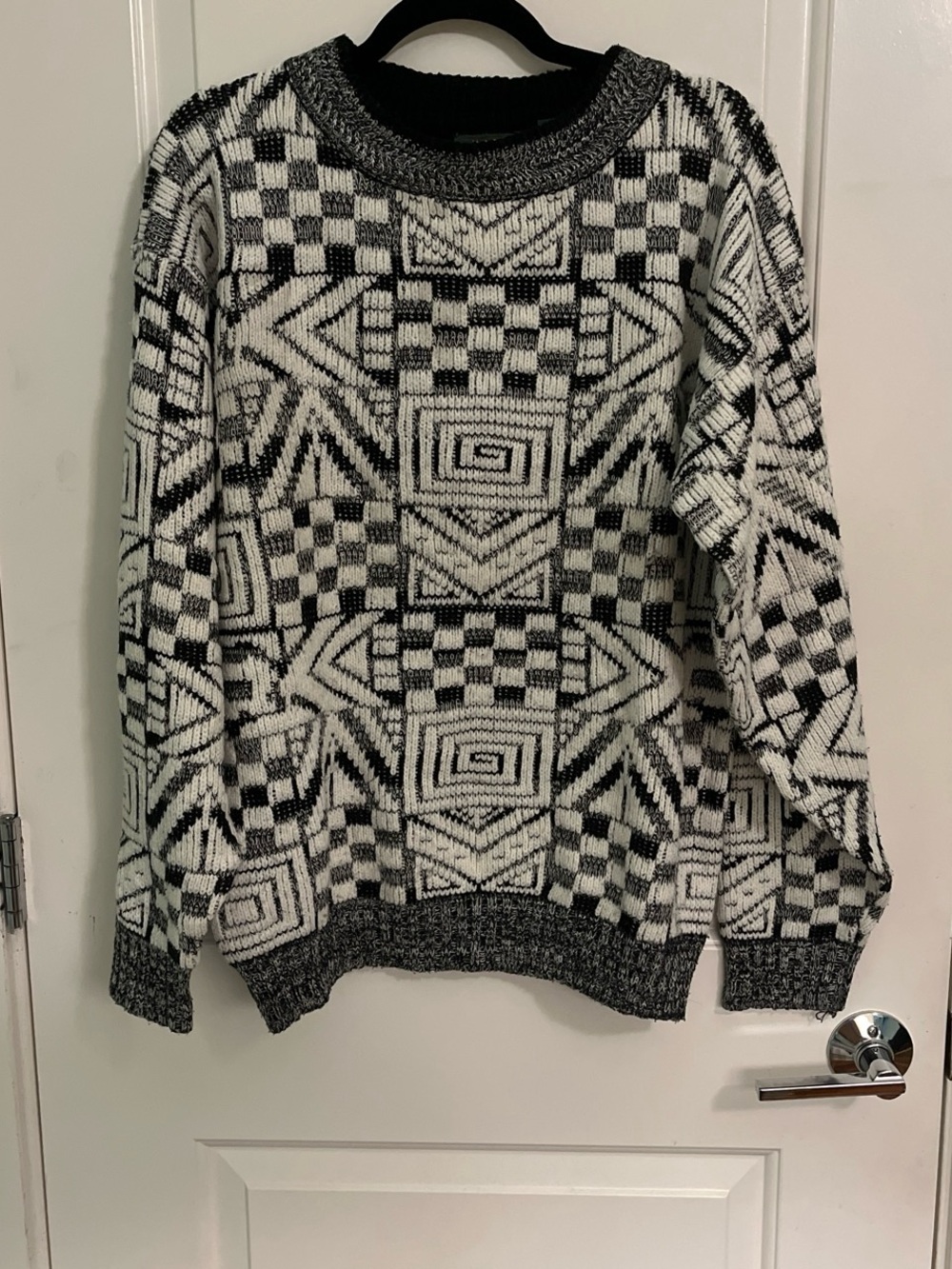 Vintage Winch Kiabi Black & White Geometric Crewneck Sweater